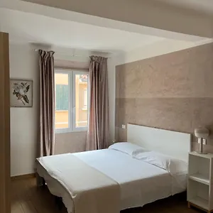 https://casa-dora-reggio-emilia.emilia-romagnahotels.net